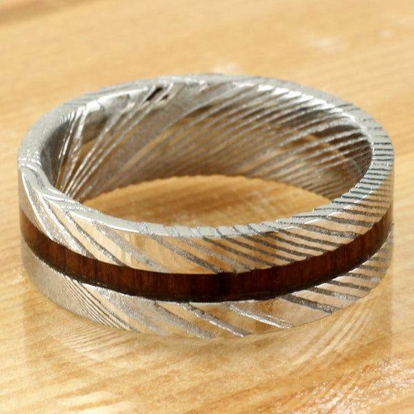 8mm Damascus steel ring w/ sandalwood inlay | wholesale Damascus Steel wedding bands & Rings | Flat Wood Photo