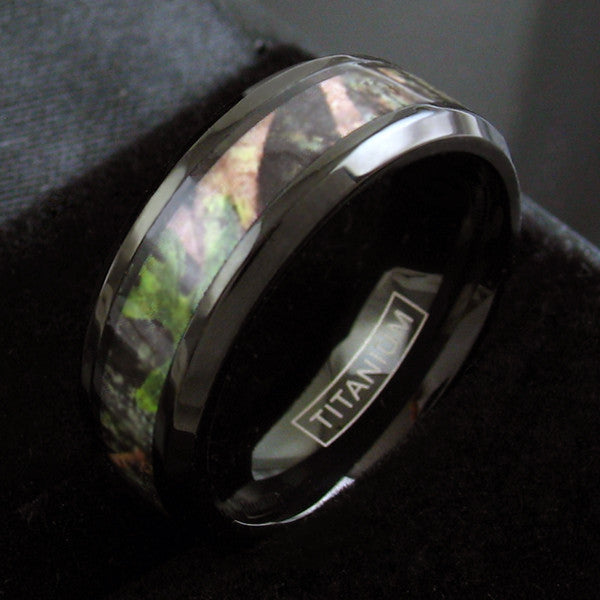 Black titanium ring with chamfered edges and RED/GREEN camo inlay | Wholesale Jewelry | Black photo