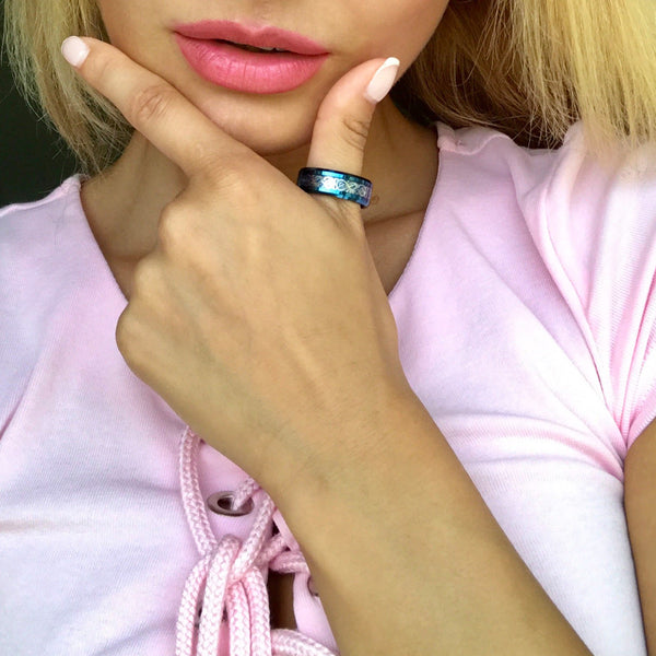 Blue tungsten ring | Silver Celtic dragon | Cobalt blue inlay. Wholesale Tungsten Rings - Wedding Bands | Selfie Photo.