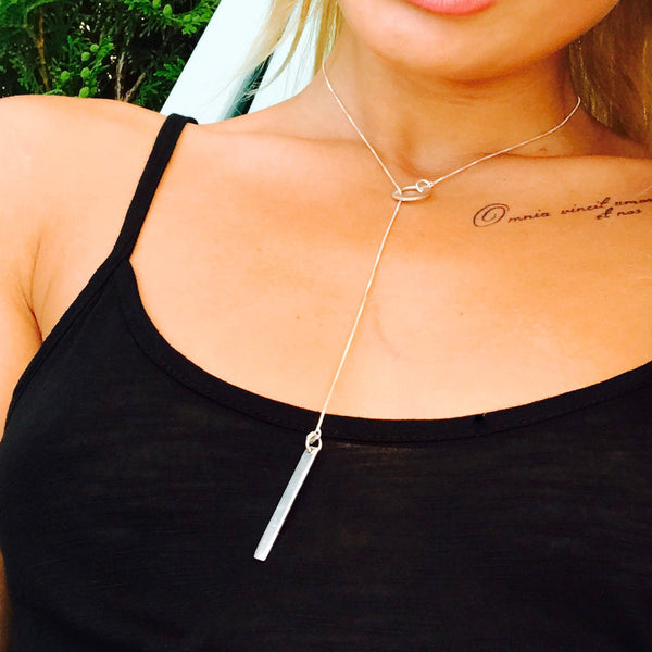 Beautiful engravable vertical rectangular bar through ring pendant necklace | Wholesale 925 Sterling Silver Jewelry | Selfie photo