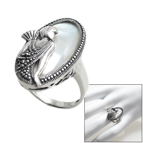 Flapper with fan in mother of pearl and silver. Wholesale sterling silver rings. Combo photo.