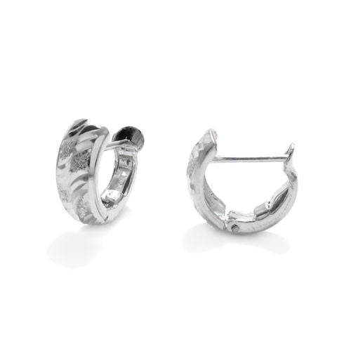 Huggie earrings in sparkle finish with diamond cut lines | Wholesale 925 Sterling Silver Jewelry | Item photo