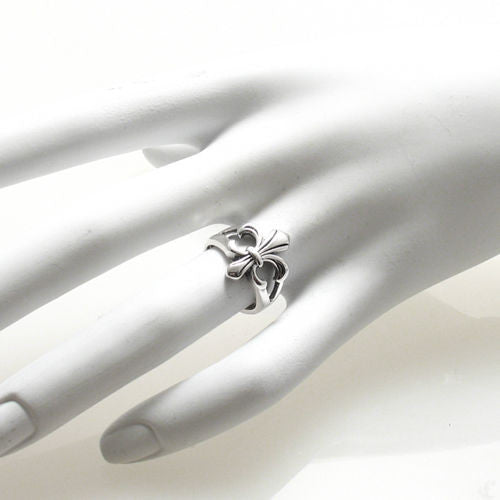 Beautiful rendition of the traditional French Fleur-de-Lis. Wholesale Sterling Silver Rings. On hand.