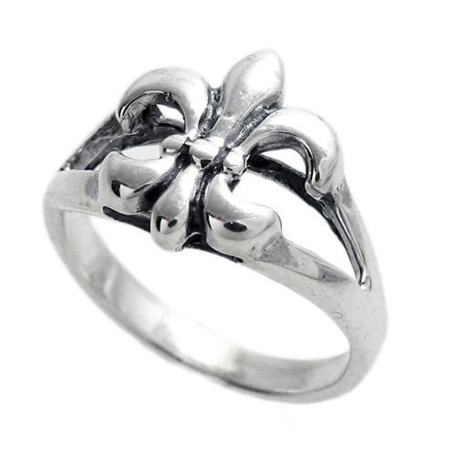 Adorable Small Fleur-de-Lis Ring in Sterling Silver.