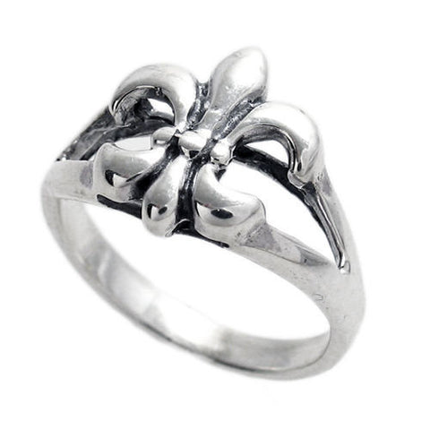 Adorable Small Fleur-de-Lis Ring in Sterling Silver.